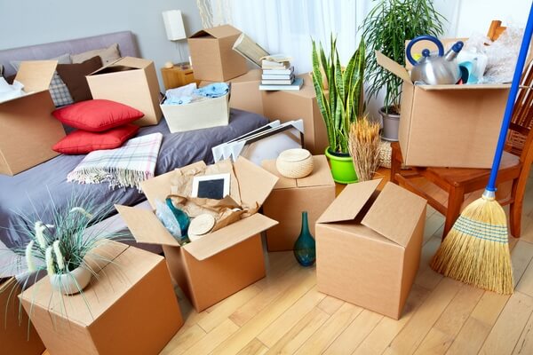 Phân loại và thu dọn đồ đạc: Bỏ đồ cũ, giữ gìn đồ cần thiết