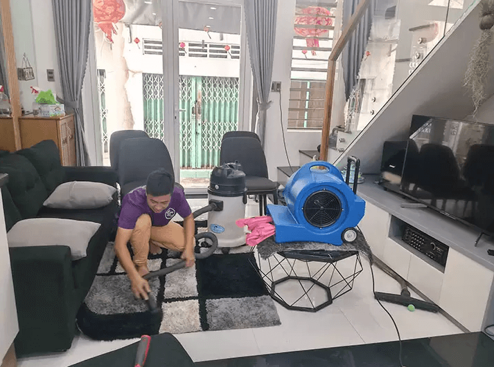 So sánh chi phí vệ sinh nhà cửa tự làm và sử dụng dịch vụ chuyên nghiệp
